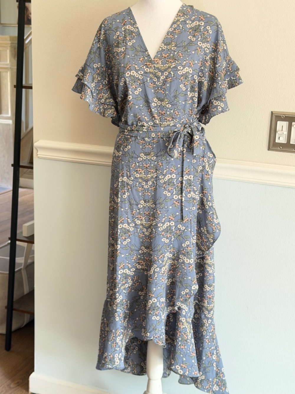 Max Studio Wrap Dress London Blue Floral Print Short Flutter Sleeves Plus Sz 1X - Picture 2 of 16